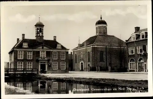 Ak Dinteloord Nordbrabant, Gemeentehuis en Ned. Herv. Kerk