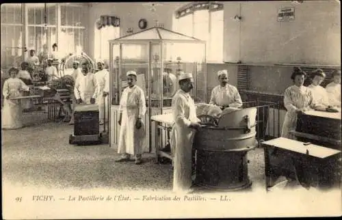 Ak Vichy Allier, La Pastillerie de l'Etat, Fabrication des Pastilles