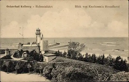 Ak Kołobrzeg Kolberg Pommern, Blick von Kaufmann's Strandhotel, Leuchtturm