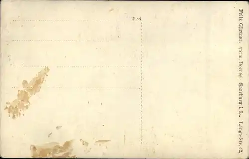 Foto Ak Mann im Anzug, zwei Frauen in Trachten, Dirndl