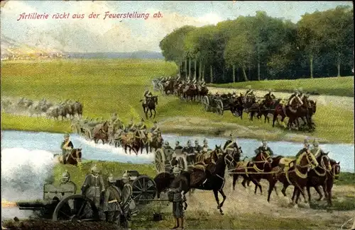 Ak Deutsche Soldaten in Uniformen, Artillerie rückt aus der Feuerstellung ab, I. WK