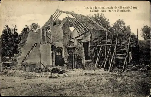 Ak Westl. Kriegsschauplatz, Ein Jagdschloss nach der Beschießung, rechts starke Barrikade, I WK