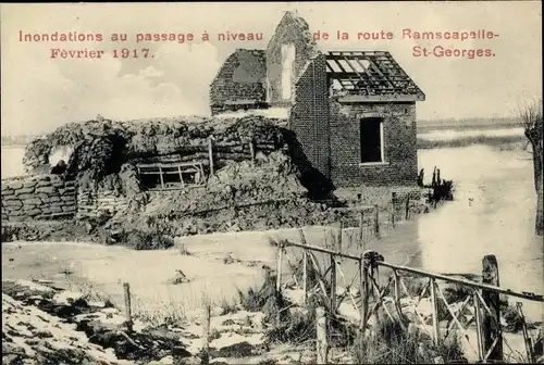 Ak Ramskapelle Ramscapelle Nieuwpoort Westflandern, Inondations au passage a St-Georges, 1917