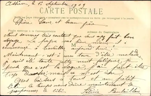 Ak Dorfpartie, Dorfanwohnerin, Häuser, Blumen