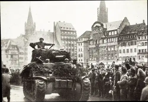 Ak Strasbourg Straßburg Elsass Bas Rhin, Libération 23.11.1944, Place Kléber, Char de combat, Panzer