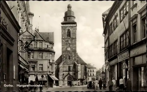 Ak Gotha in Thüringen, Margarethenkirche, Löwen Apotheke, Passanten