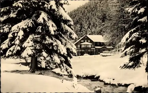 Ak Tabarz im Thüringer Wald, HO-Gaststätte Massemühle, Winteransicht