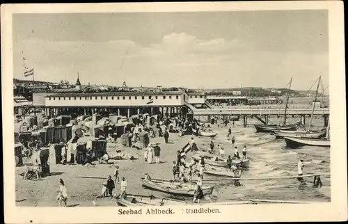 Ak Ostseebad Ahlbeck Usedom Heringsdorf, Strandpartie mit Ruderbooten am Ufer, Badeanstalt