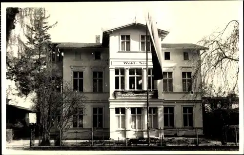 Foto Ak Ostseebad Bansin Heringsdorf auf Usedom,  Haus Wald und See