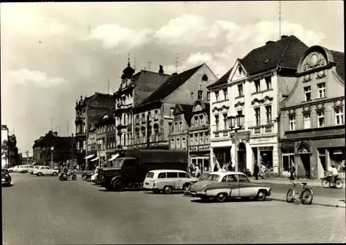 Ak Cottbus in der Niederlausitz, Altmarkt, Geschäftsstraße, Passanten, Autos