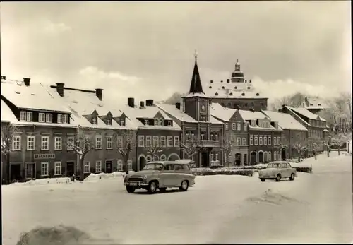 Ak Frauenstein im Erzgebirge, Platz des Friedens, Winterszene, Schnee, Autos