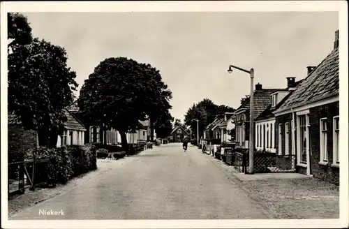 Ak Niekerk Groningen, Straßenpartie