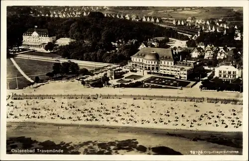 Ak Ostseebad Travemünde Lübeck, Fliegeraufnahme vom Strand, Hotels