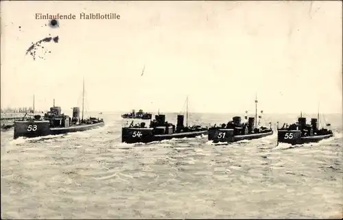 Ak Deutsche Kriegsschiffe, Einlaufende Halbflottille 53, 54, 51, 55, Kaiserliche Marine