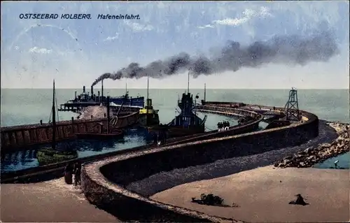Ak Kołobrzeg Kolberg Pommern, Hafeneinfahrt, Dampfer, Mole