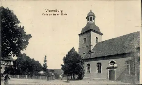 Ak Vienenburg Goslar am Harz, Partie an der evangelischen Kirche