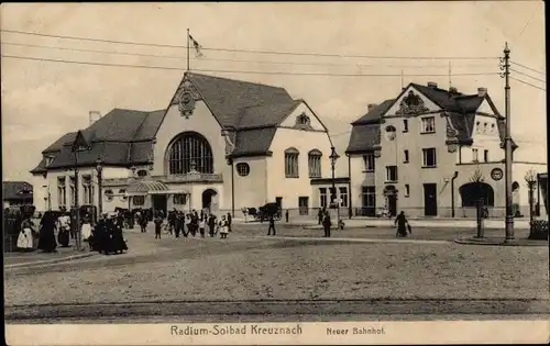 Ak Bad Kreuznach in Rheinland Pfalz, Neuer Bahnhof, Straßenansicht