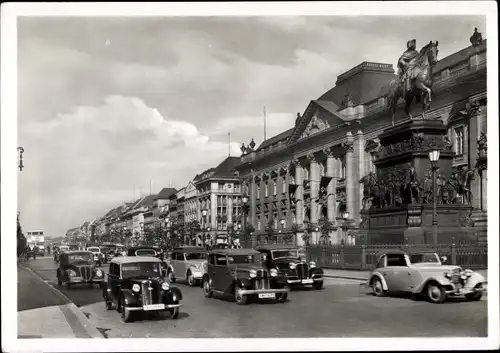 Ak Berlin Mitte, Unter den Linden, Reiterstandbild Friedrichs des Großen, Verkehr, Autos