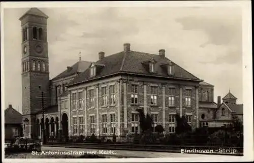 Ak Strijp Eindhoven Nordbrabant Niederlande, St. Antoniusstraat met Kerk