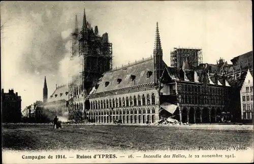 Ak Ypres Ypern Flandern, Campagne de 1914, Ruines, Incendie des Halles, le 22 novembre 1914