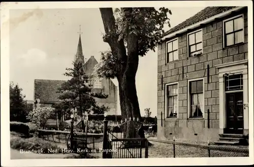 Ak Brandwijk Südholland, Ned. Herv. Kerk en Pastorie