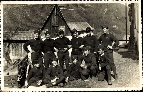 Foto Ak Französische ? Soldaten in Uniform, Gruppenbild, 1 Mai 1939