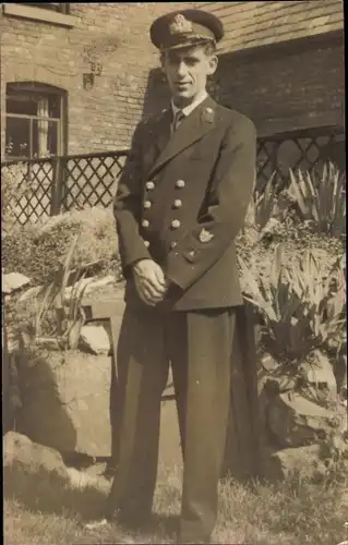 Foto Ak Mann in Kapitänsuniform, Standportrait