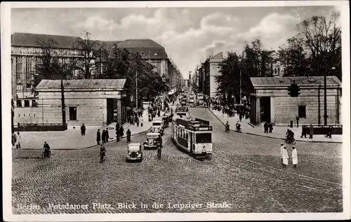 Ak Berlin Tiergarten, Potsdamer Platz, Blick in die Leipziger Straße, Straßenbahn