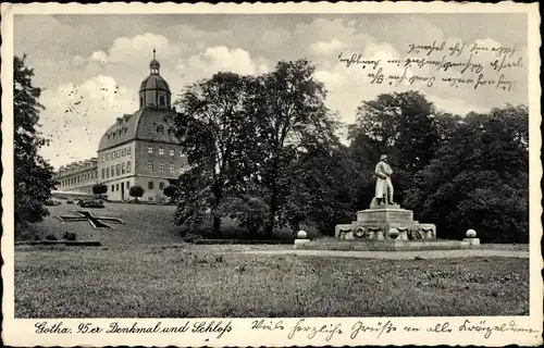 Ak Gotha in Thüringen, 95er Denkmal und Schloss