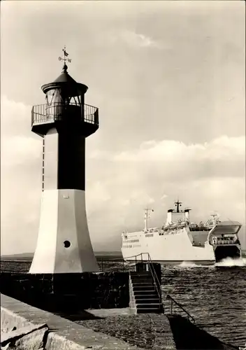 Ak Sassnitz auf Rügen, Eisenbahnfährschiff "Rügen", Mole, Leuchtturm