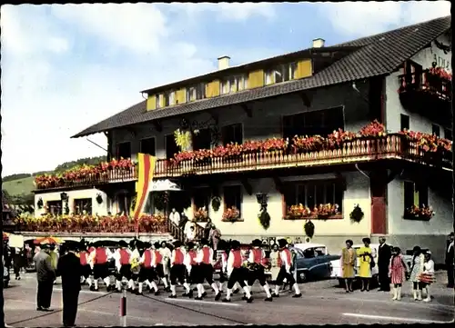 Ak Glottertal im Schwarzwald, Gasthaus Adler, Festzug