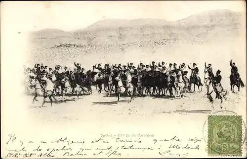 Ak Marokko, Charge de Cavalerie, Spahis, Reiter, Einheimische Kavallerie