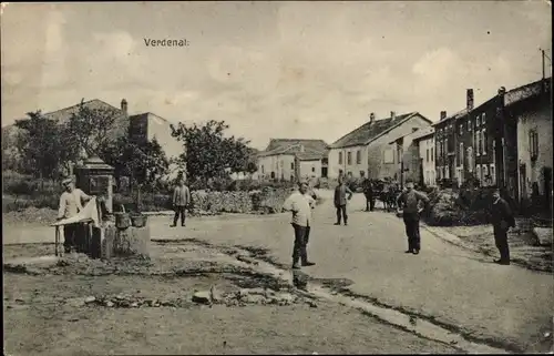 Ak Verdenal Meurthe et Moselle, Soldaten, Straßenpartie
