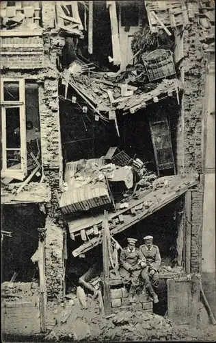Ak Lille Nord, Zerstörte Häuser in la Basse, Soldaten in Uniform