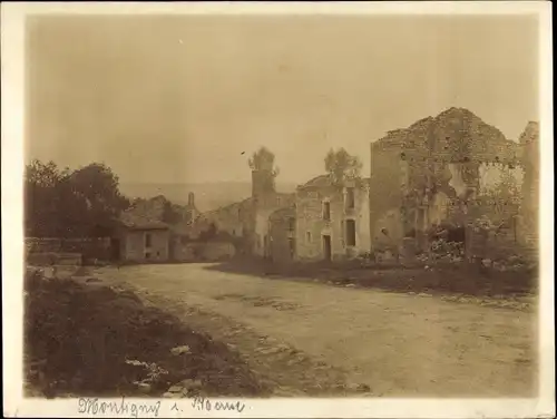 Foto Ak Montigny Frankreich, Straßenpartie, Ruinen, Kriegszerstörung I. WK