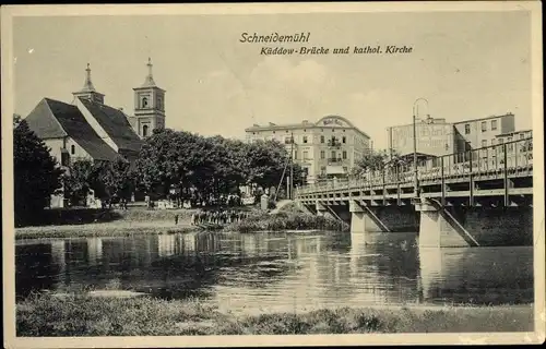 Ak Piła Schneidemühl Pommern, Küddow Brücke und katholische Kirche