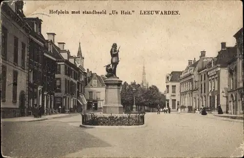 Ak Leeuwarden Friesland Niederlande, Hofplein met standbeeld Us Heit