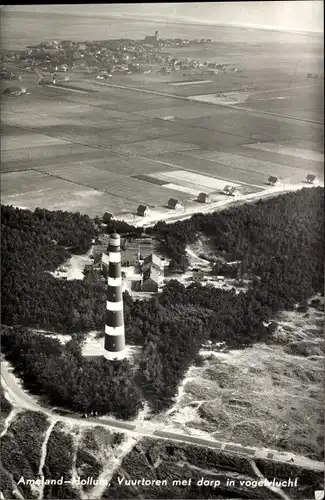 Ak Hollum Ameland Friesland Niederlande, Vuurtoren met dorp in vogelvlucht