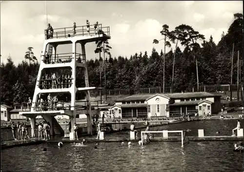 Ak Plauen im Vogtland, Stadion-Freibad, Sprungturm, Badegäste