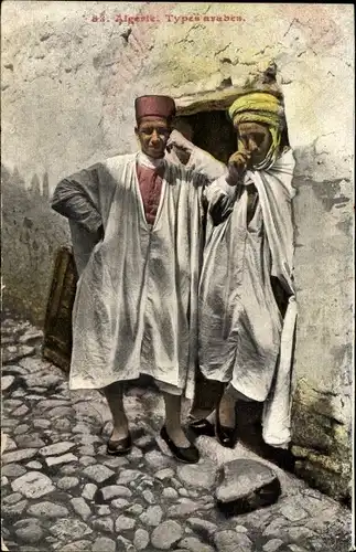 Ak Algerien, Types arabes, zwei Araber vor einem Hauseingang