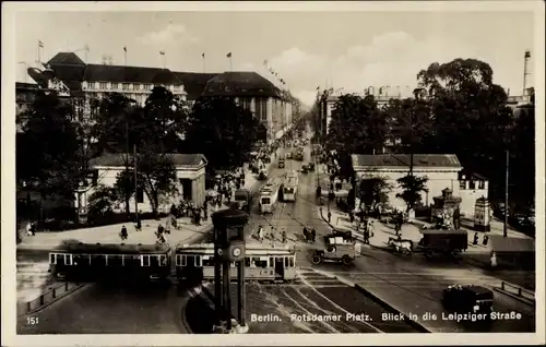Ak Berlin Tiergarten, Potsdamer Platz, Blick in die Leipziger Straße, Straßenbahn