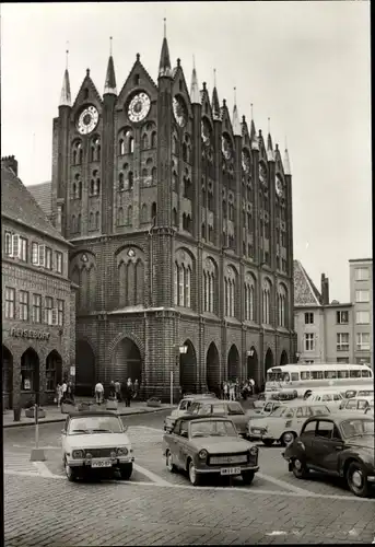 Ak Stralsund in Vorpommern, Rathaus, Bus, Autos