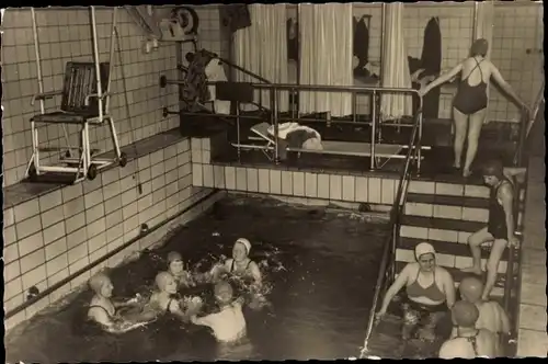 Ak Thermalbad Wiesenbad im Erzgebirge, Sanatorium, Thermalwasserbassin