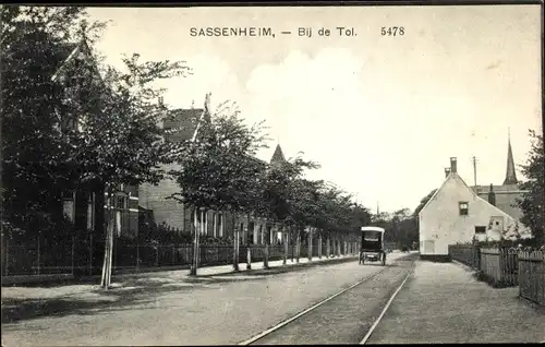 Ak Sassenheim Teylingen Südholland, Bij de Tol, Gleise, Straßenpartie, Gebäude
