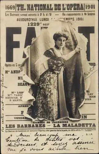 Zeitungs Ak Th. National de l'Opera, Les Barbares, Standportrait einer  Frau, Kleid