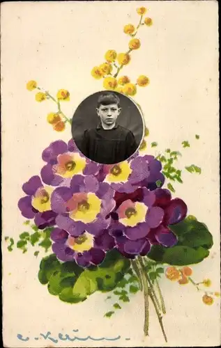 Künstler Ak Klein, C., Kind-Portrait, Junge, Blumen