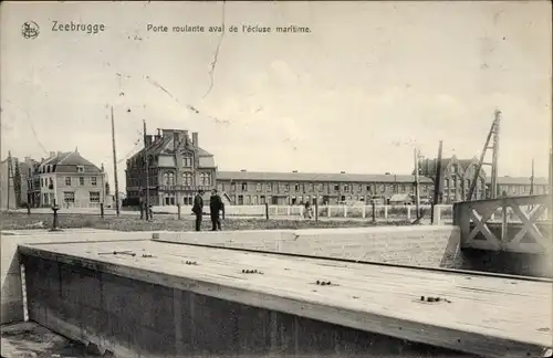 Ak Zeebrugge Westflandern, Porte roulante avant de l'ecluse maritime