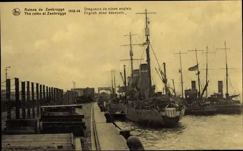 Ak Zeebrugge Westflandern, Dragueurs de mines anglais, Britische Kriegsschiffe, Mine Sweepers
