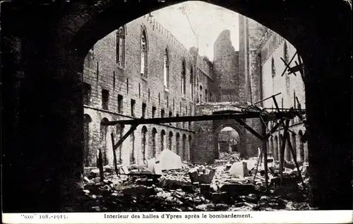 Ak Ypres Flandern, Interieur des halles d'Ypres apres le bombardement