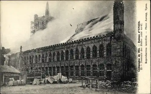 Ak Ypres Westflandern Belgien, Campagne de 1914, Ruines, Incendie des Halles (cote nord)